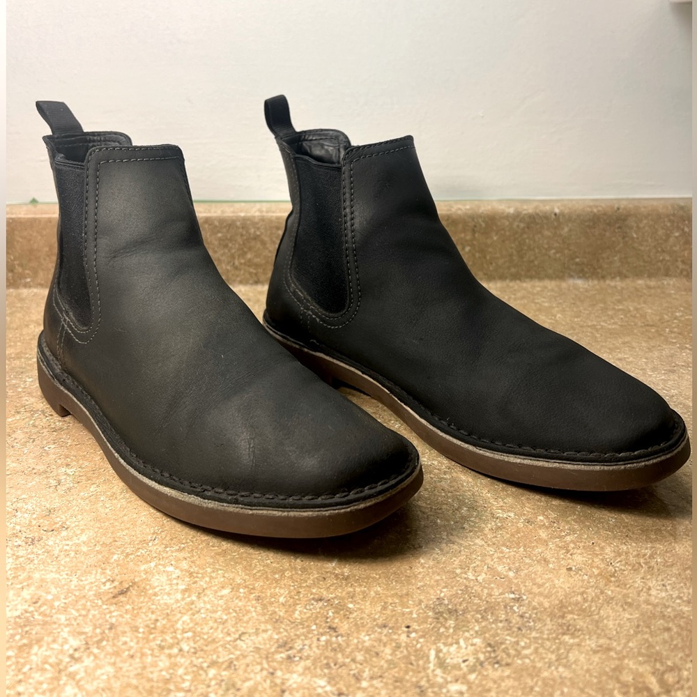 Men’s Clark’s-Size 10 Chelsea boots. Gently worn, 100% leather. Classic style